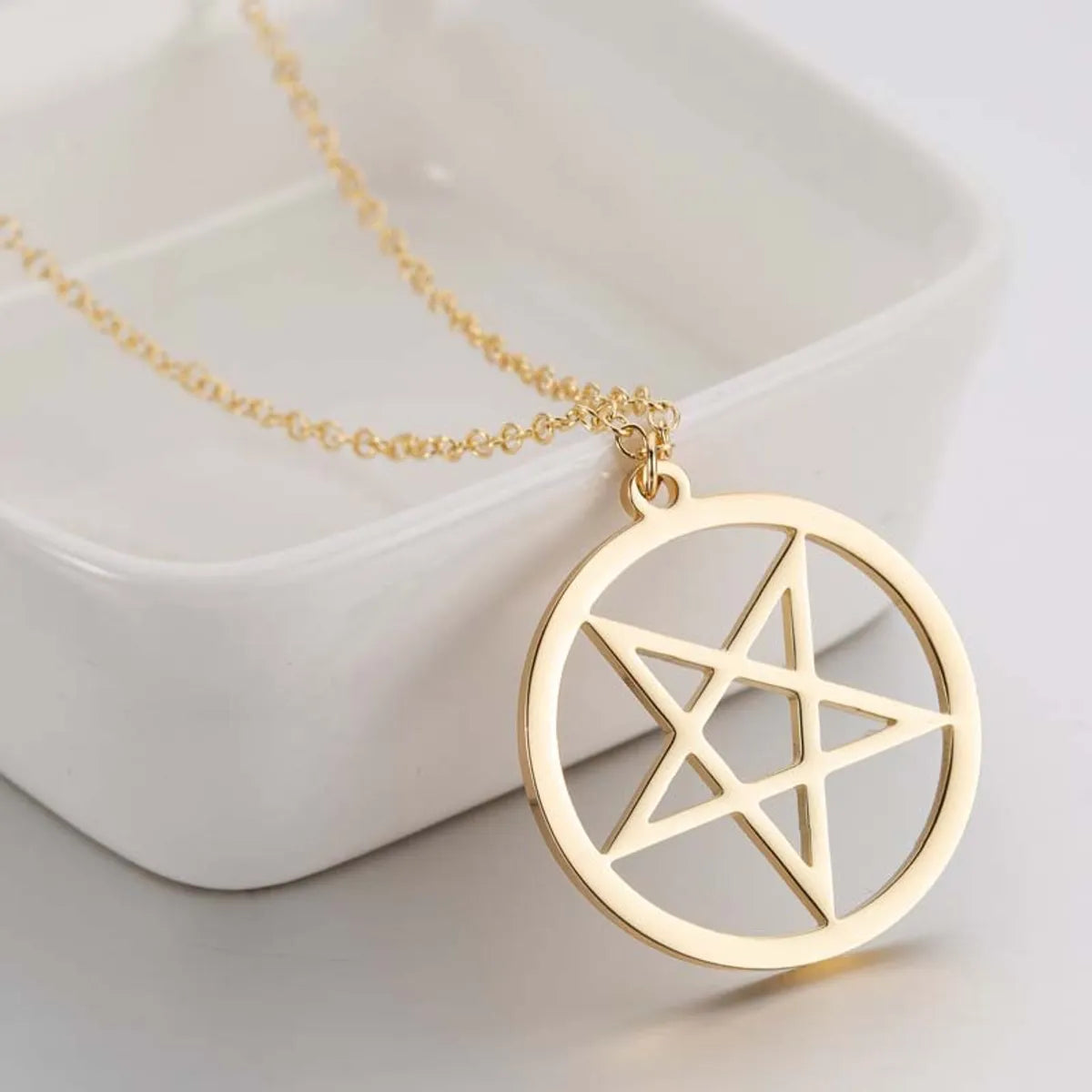 Wholesale Jewelry Simple Style Pentagram Round Alloy Iron Plating Hollow Out Pendant Necklace