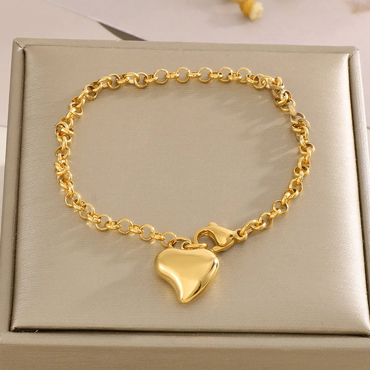 Simple Style Portrait Heart Shape Stainless Steel Charm Plating 18k Gold Plated Bracelets