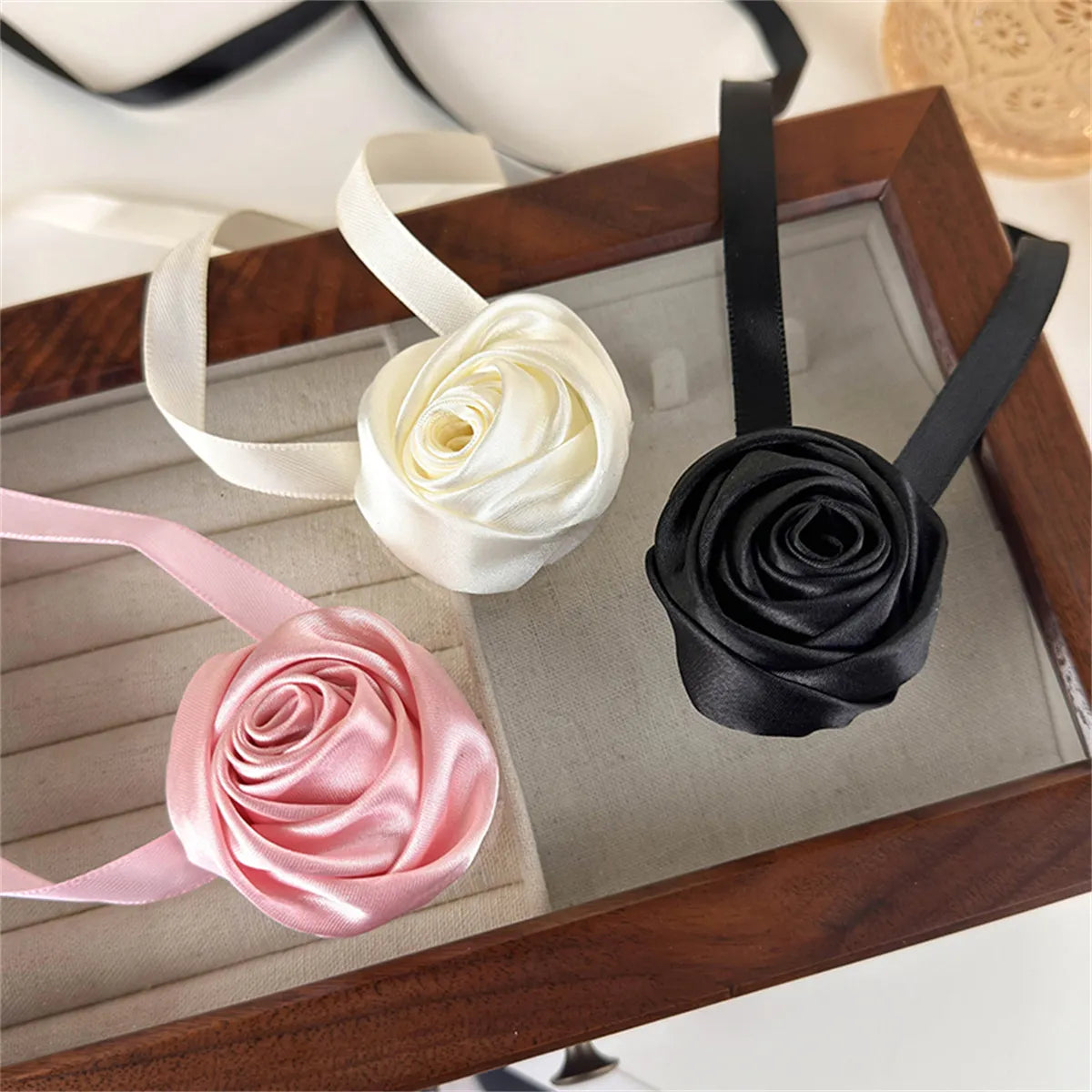 Simple Style Rose Cloth Women's Choker