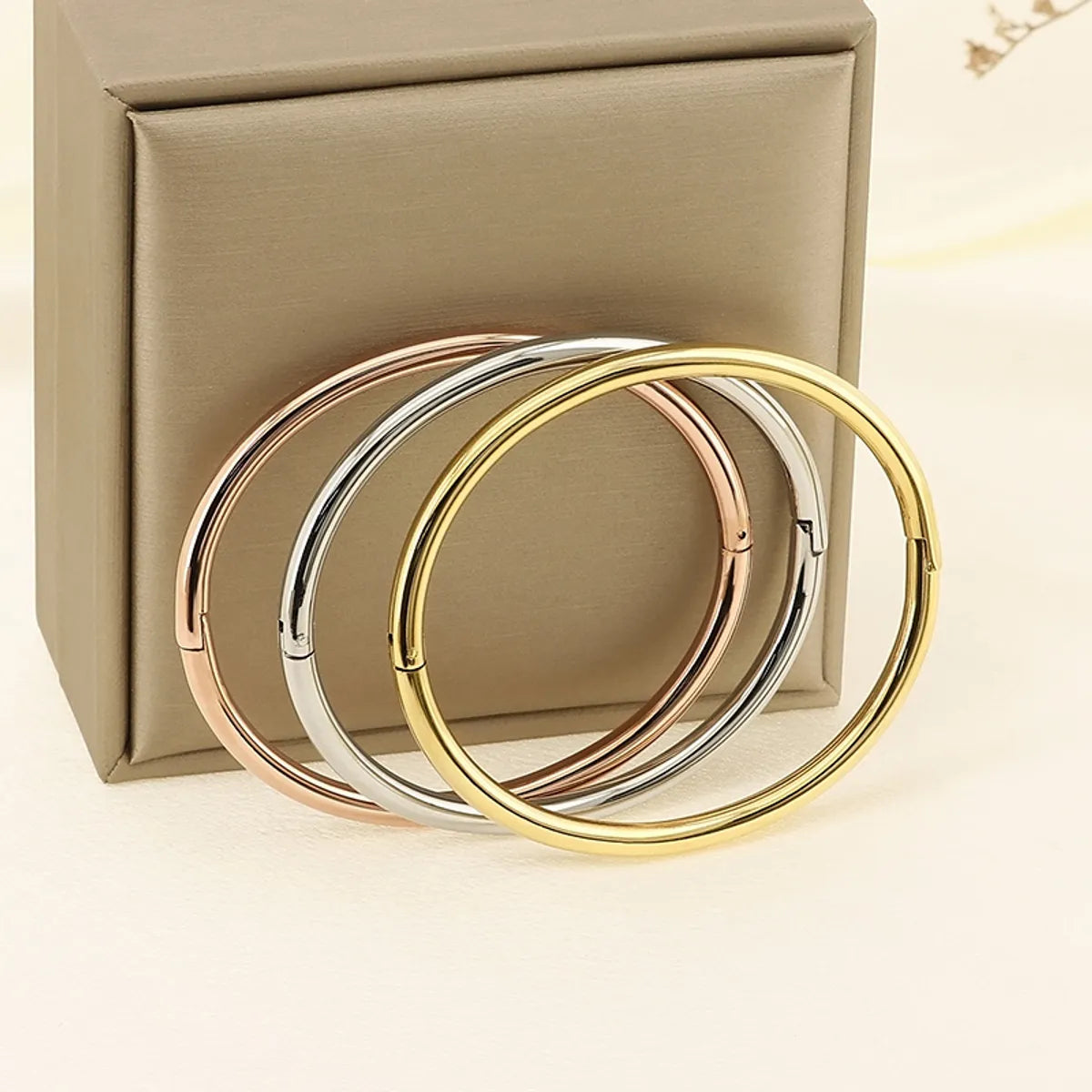 Simple Style Round 304 Stainless Steel 18K Gold Plated Bangle In Bulk