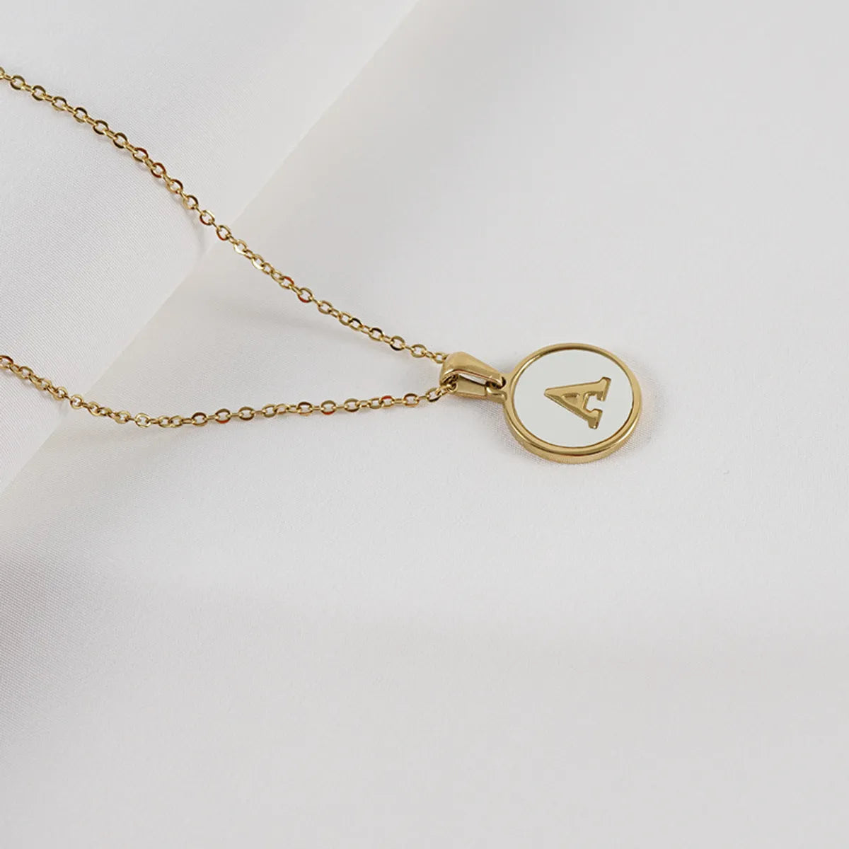 Simple Style Round Letter Stainless Steel Pendant Necklace Gold Plated Shell Stainless Steel Necklaces