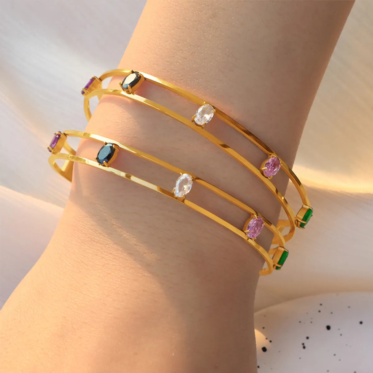 Simple Style Round Lines Titanium Steel Plating Hollow Out Inlay Zircon 18k Gold Plated Bangle