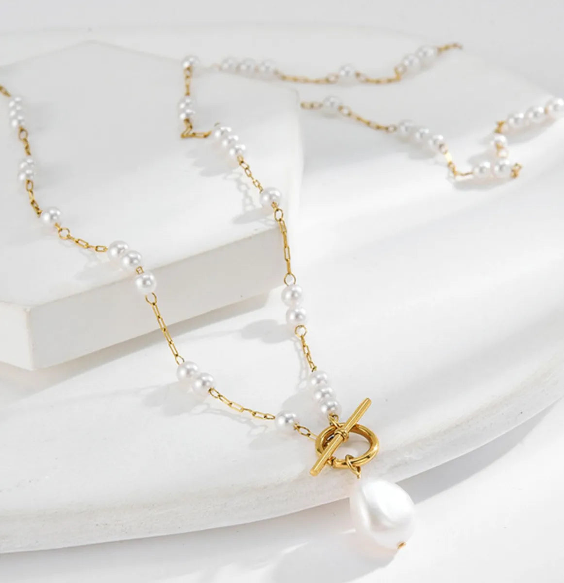 Simple Style Round Pearl Titanium Steel Plating 18k Gold Plated Necklace