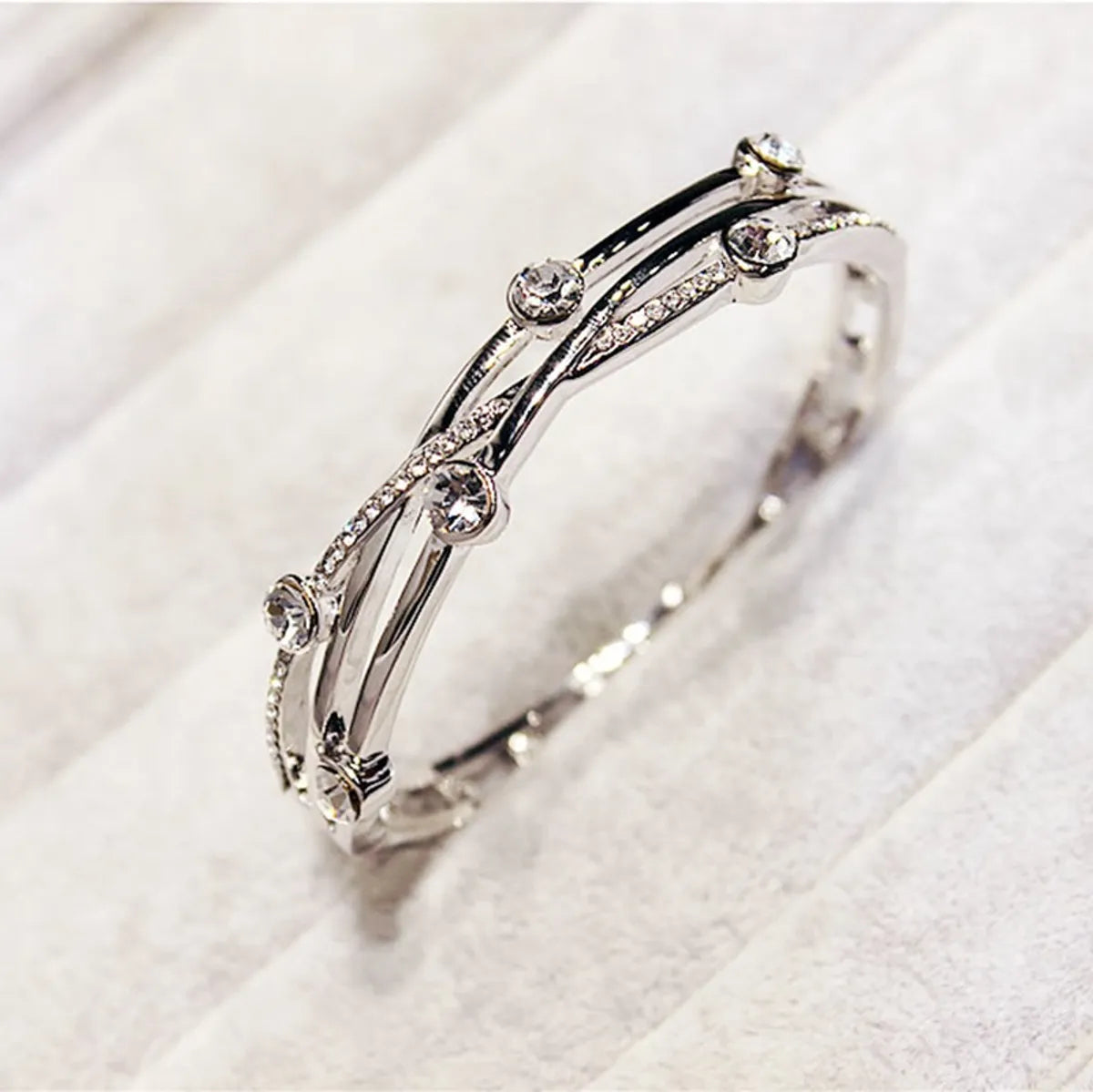 Simple Style Round Rhinestones Alloy Wholesale Bangle