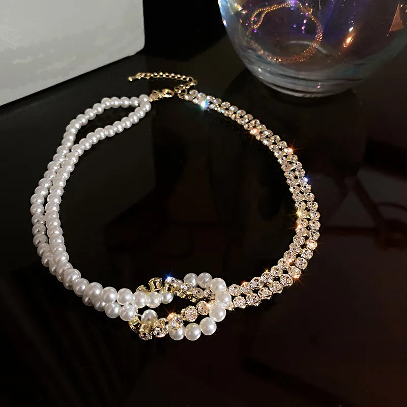 Simple Style Round Mixed Materials Mother Pearl Shellfish Beaded Inlay Rhinestones Women'S Choker