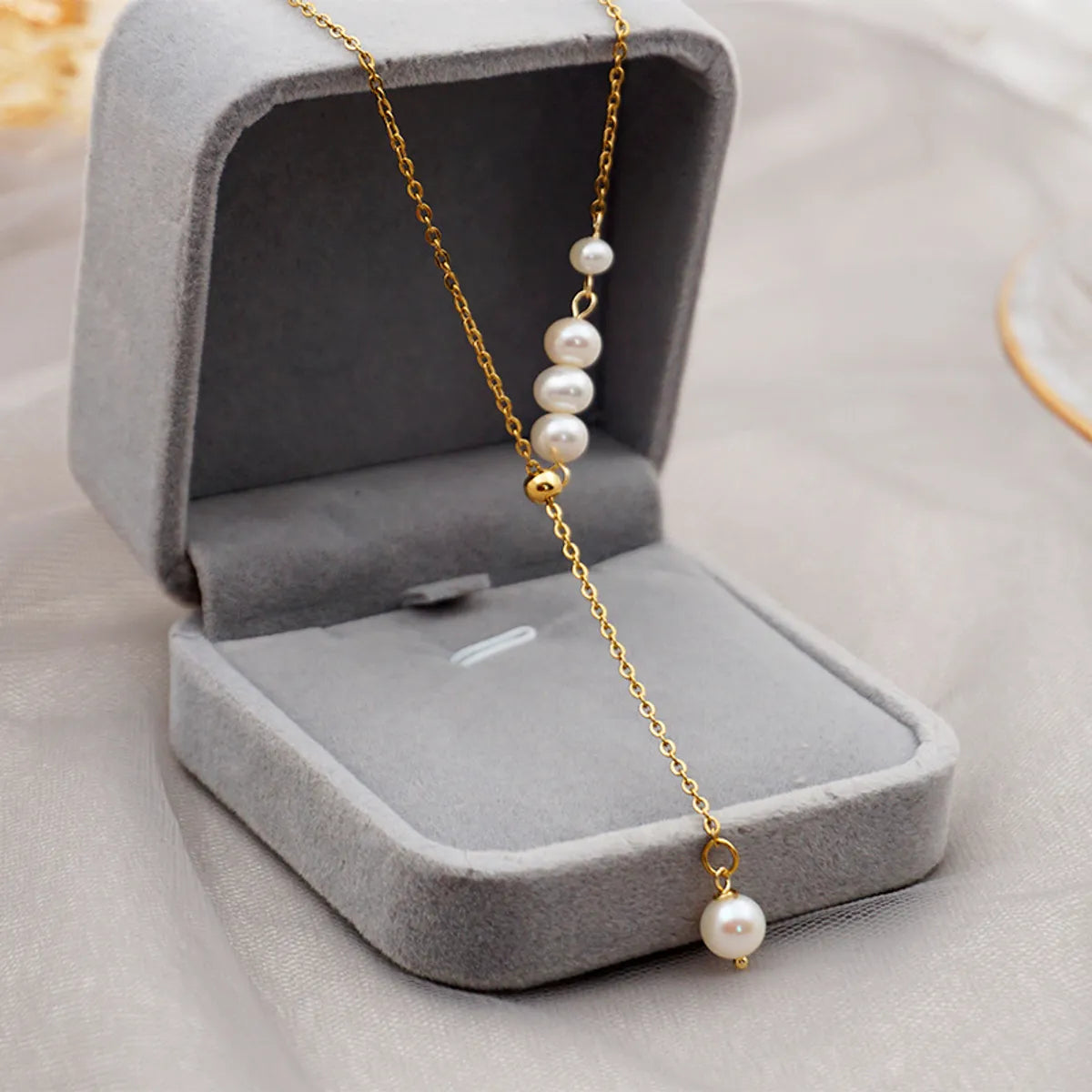 Simple Style Round Titanium Steel Pearl Pendant Necklace 1 Piece