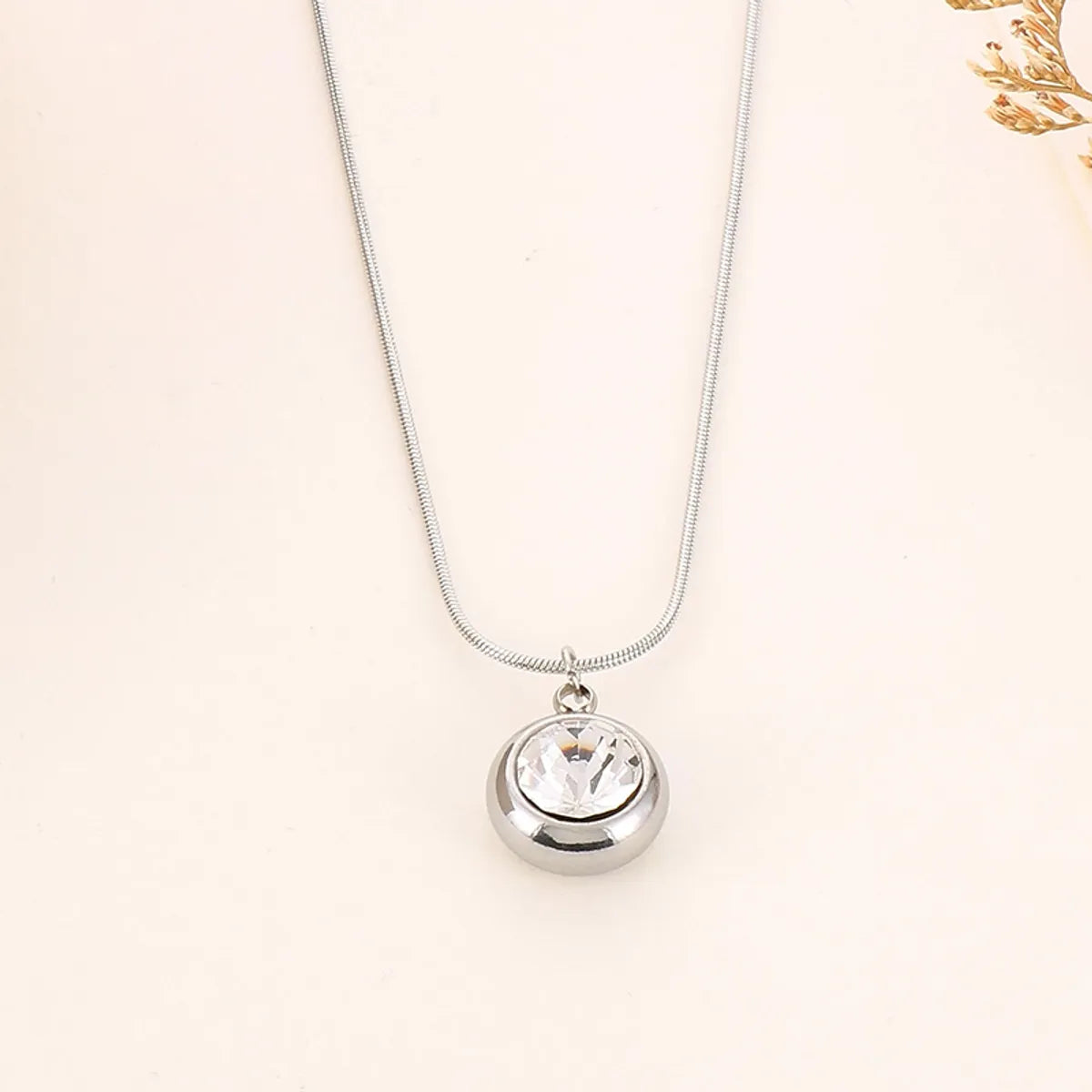 Simple Style Round Titanium Steel Plating Inlay Rhinestones Gold Plated Pendant Necklace