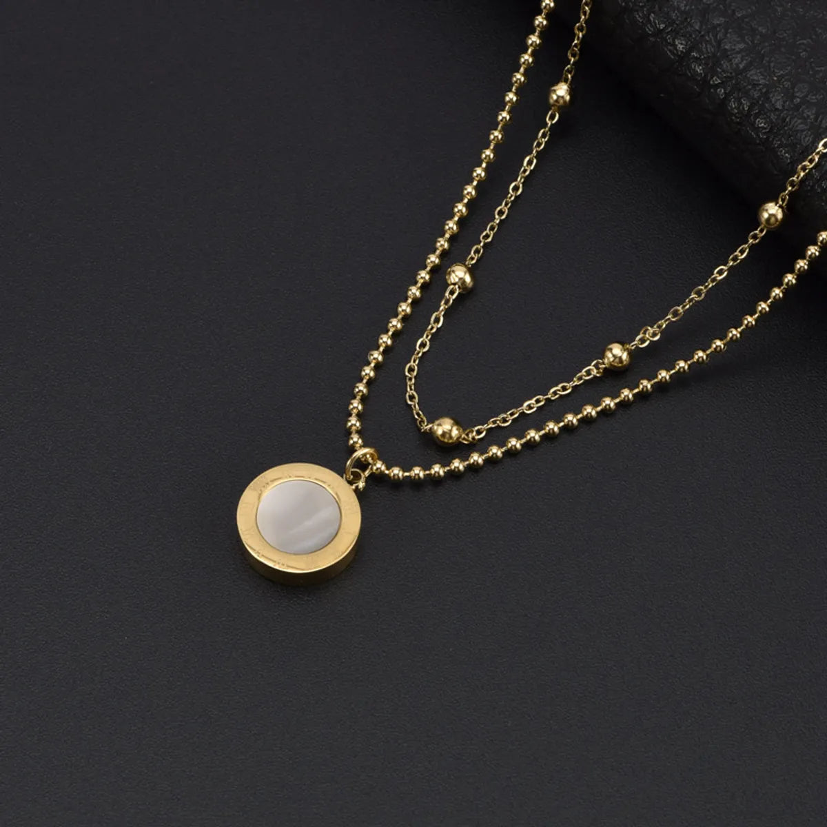 Simple Style Round Titanium Steel Plating Shell Pendant Necklace