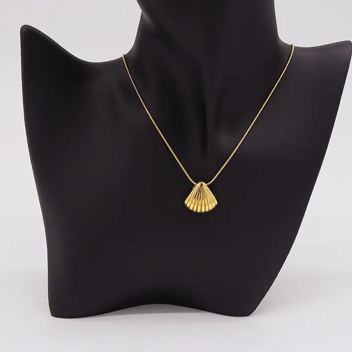 Simple Style Shell Stainless Steel Plating Gold Plated Pendant Necklace