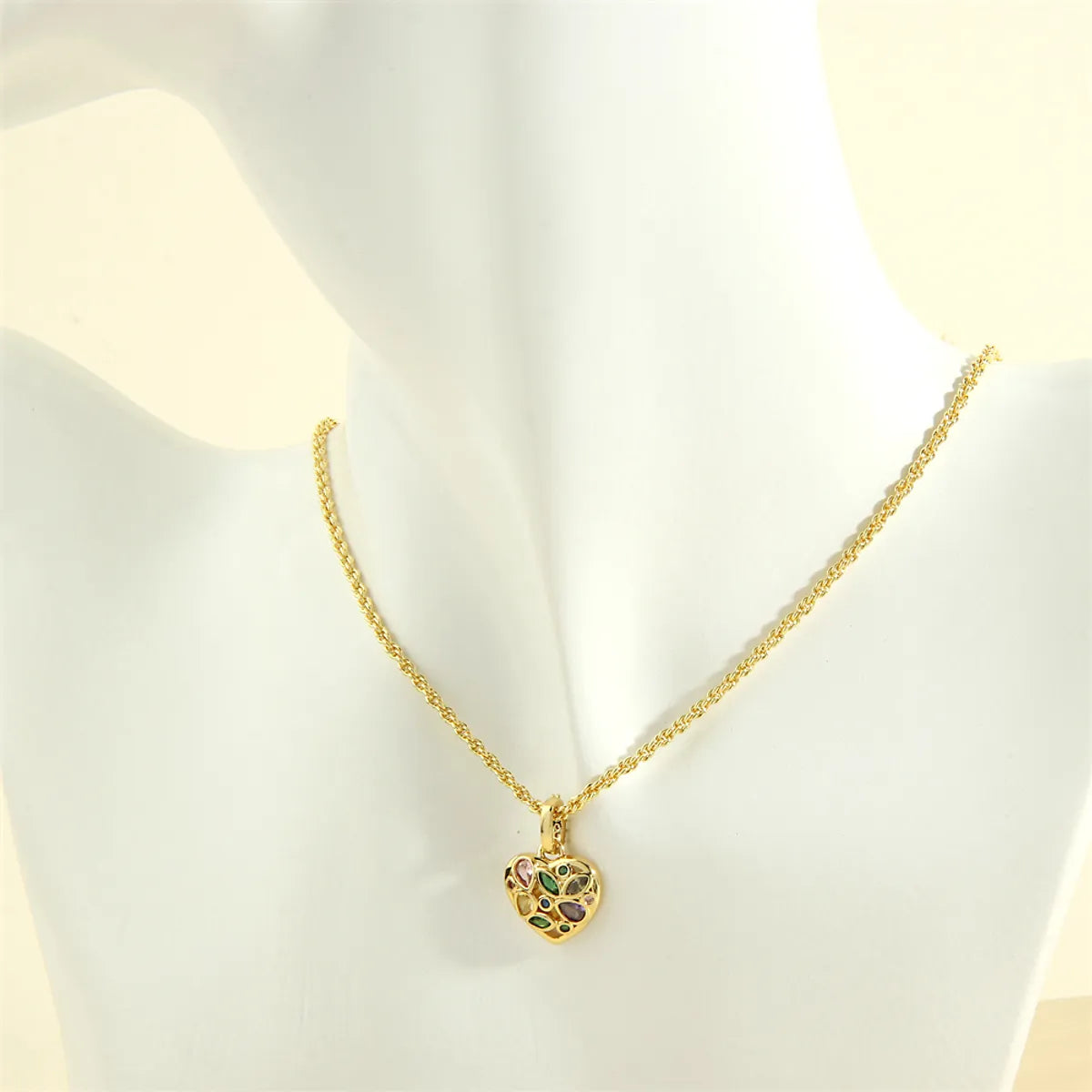 Simple Style Shiny Heart Shape Copper 18k Gold Plated Zircon Pendant Necklace In Bulk