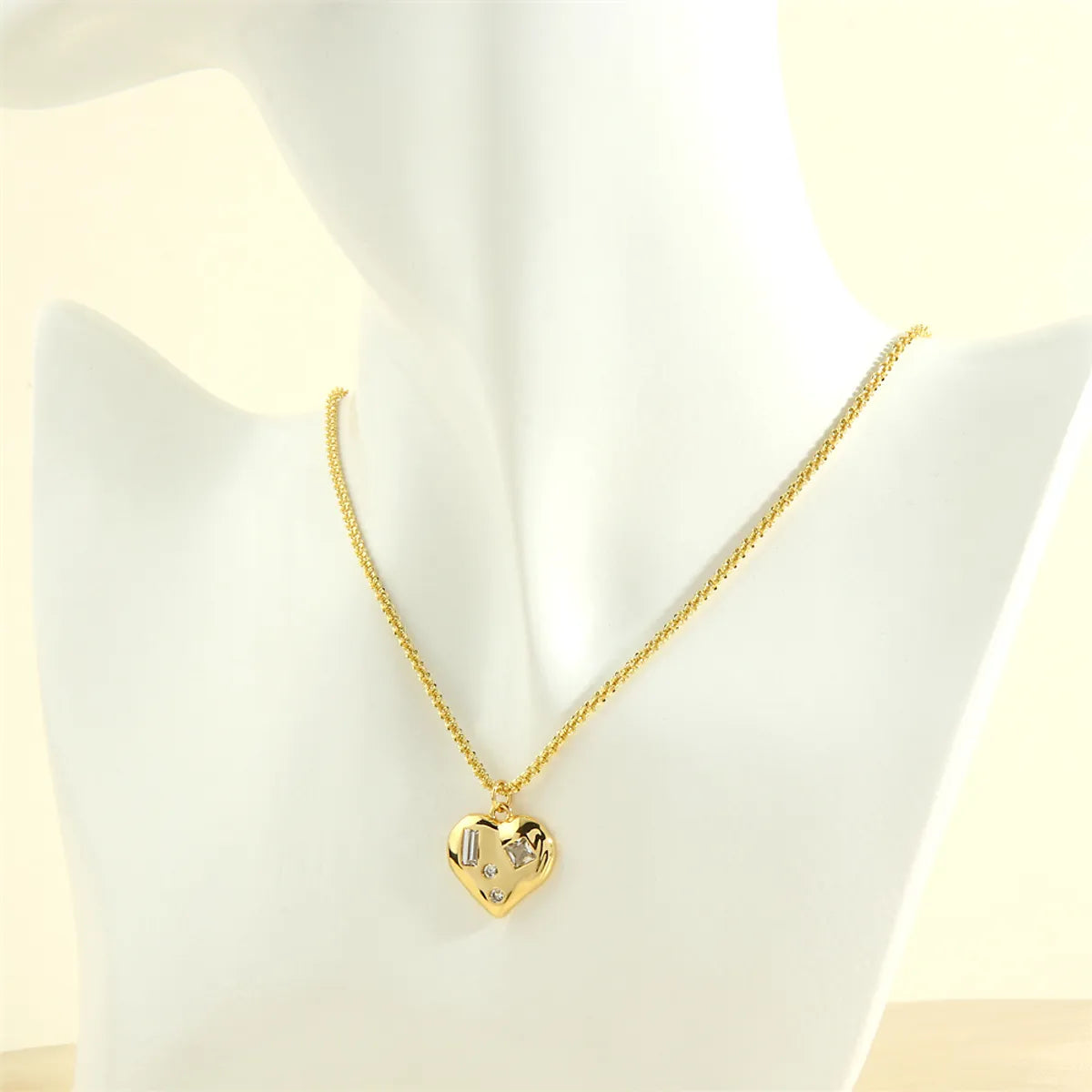 Simple Style Shiny Heart Shape Copper 18k Gold Plated Zircon Pendant Necklace In Bulk