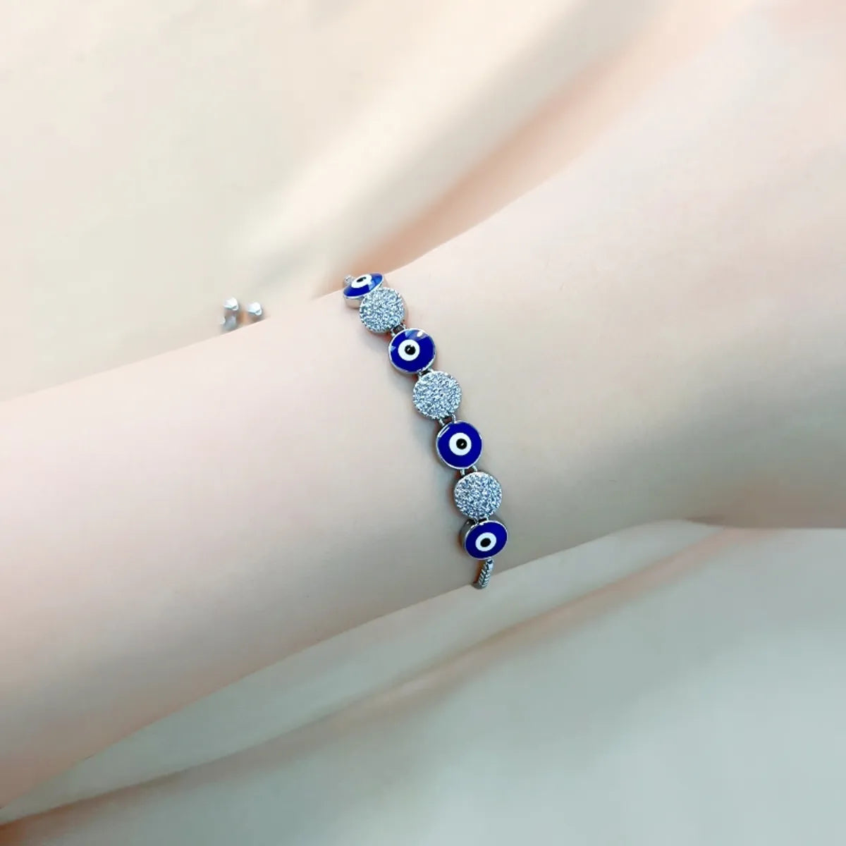 Simple Style Shiny Round Heart Shape Eye Copper Plating Inlay Zircon White Gold Plated Bracelets