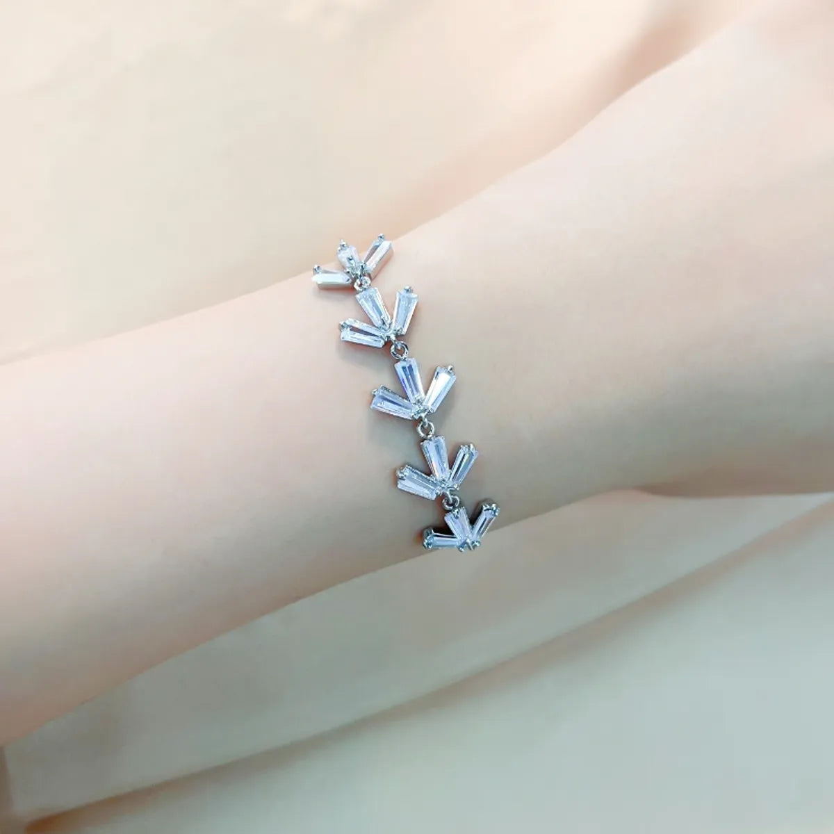 Simple Style Shiny Round Heart Shape Eye Copper Plating Inlay Zircon White Gold Plated Bracelets