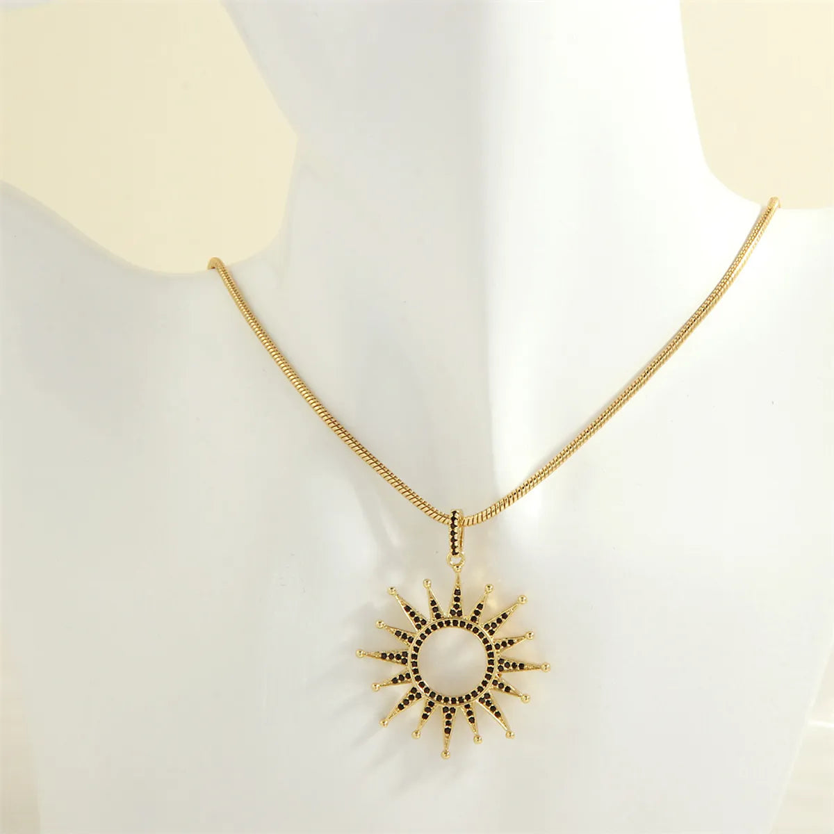 Simple Style Shiny Sun Copper 18k Gold Plated Zircon Pendant Necklace In Bulk