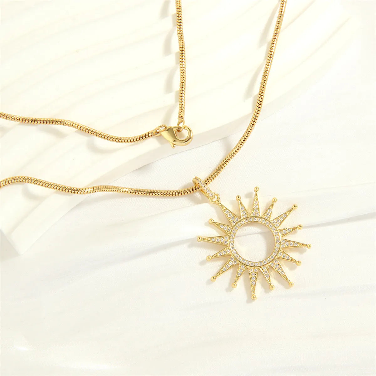 Simple Style Shiny Sun Copper 18k Gold Plated Zircon Pendant Necklace In Bulk