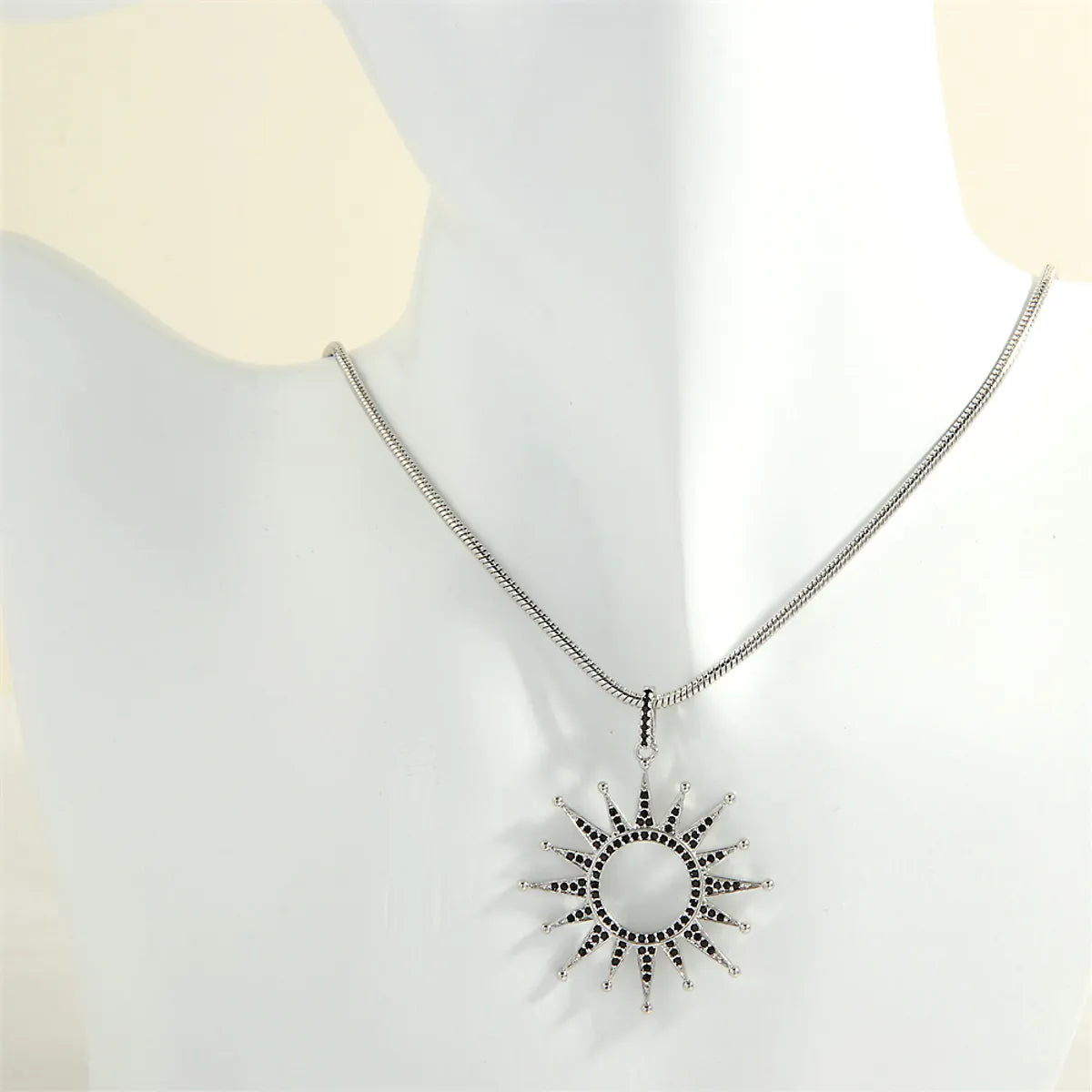 Simple Style Shiny Sun Copper 18k Gold Plated Zircon Pendant Necklace In Bulk