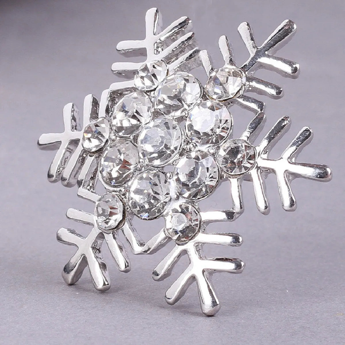 Simple Style Snowflake Alloy Rhinestone Inlay Rhinestones Women'S Brooches