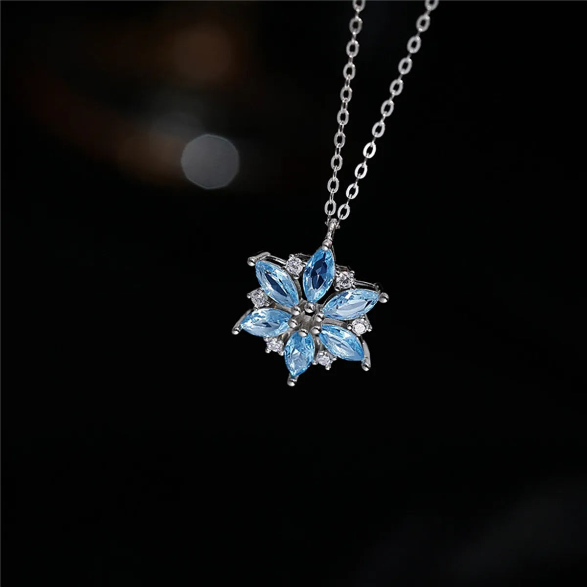 Simple Style Snowflake Imitation Diamond Alloy Rhinestone Plating Inlay Artificial Rhinestones Silver Plated Women's Pendant Necklace