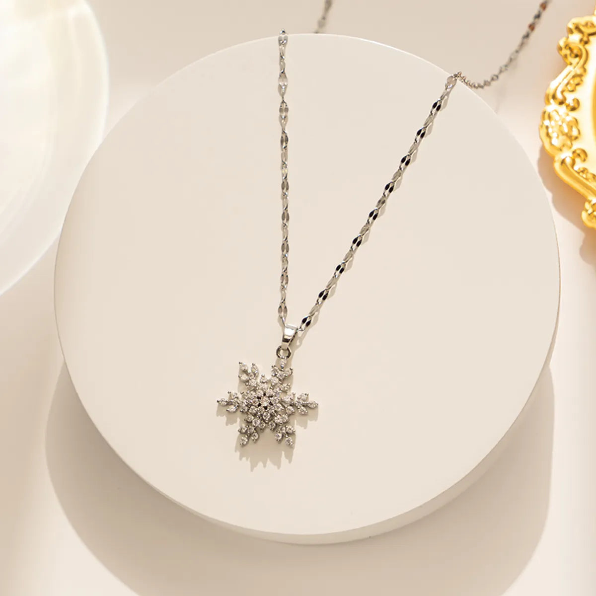 Simple Style Snowflake Stainless Steel Plating Inlay Zircon 18k Gold Plated Pendant Necklace