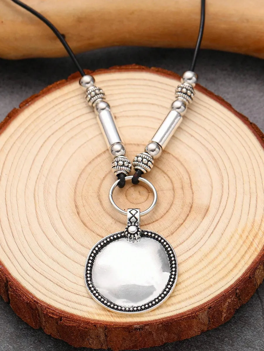 Simple Style Solid Color Alloy Inlay Shell Women's Pendant Necklace