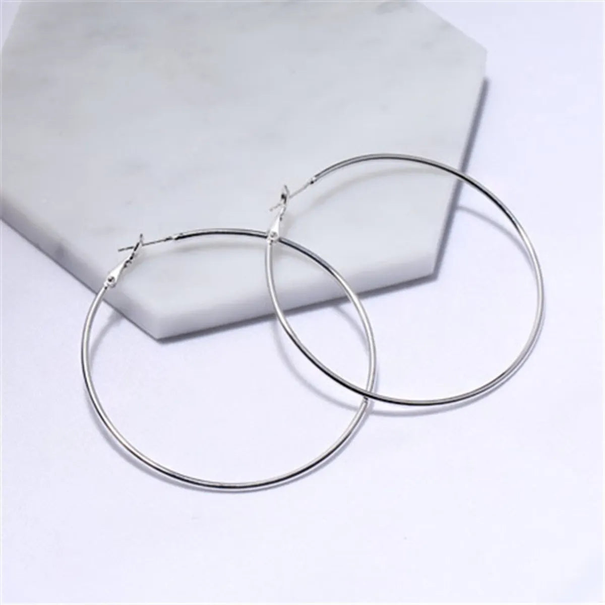 Simple Style Solid Color Alloy Plating Women'S Hoop Earrings 1 Pair