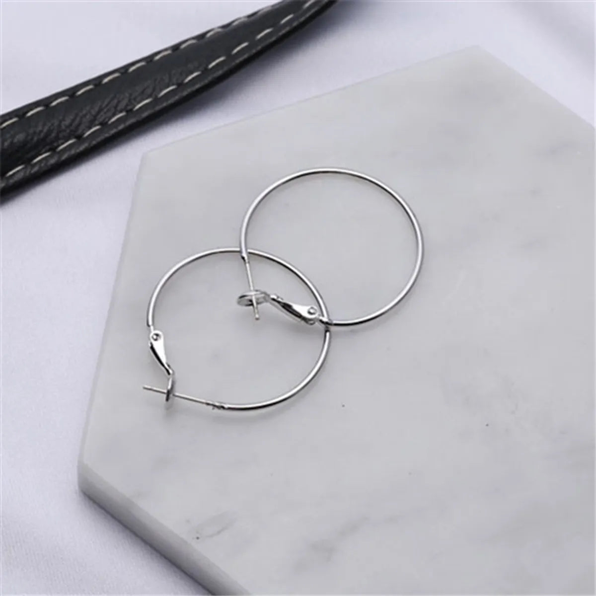 Simple Style Solid Color Alloy Plating Women'S Hoop Earrings 1 Pair