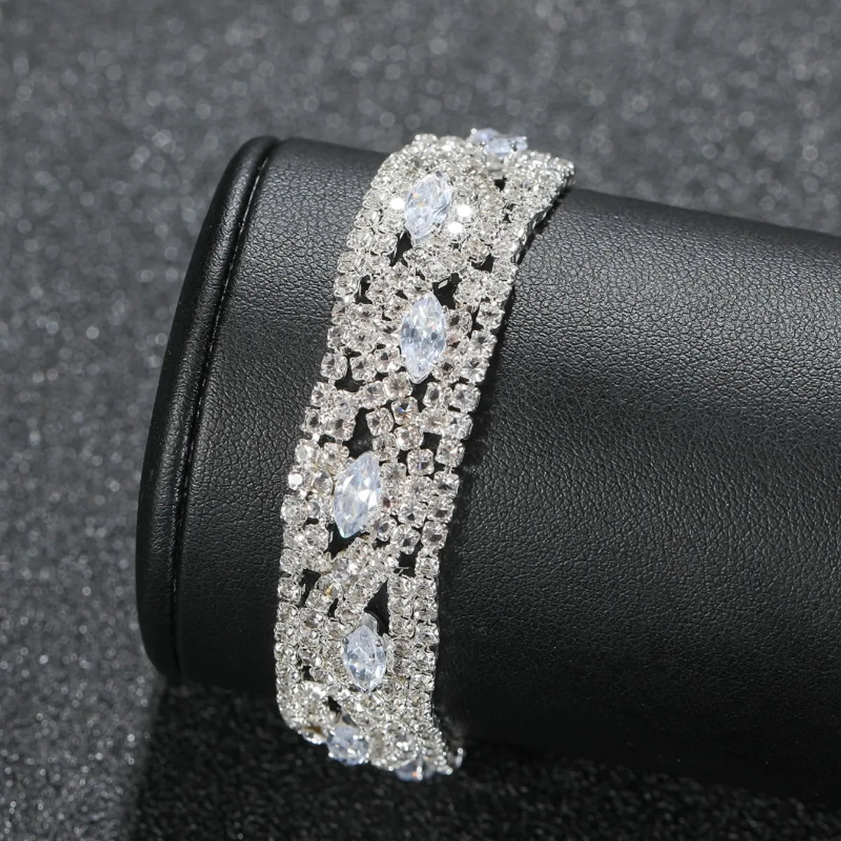 Simple Style Solid Color Rhinestone Women's Bracelets