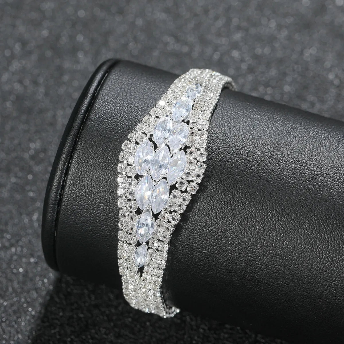 Simple Style Solid Color Rhinestone Women's Bracelets