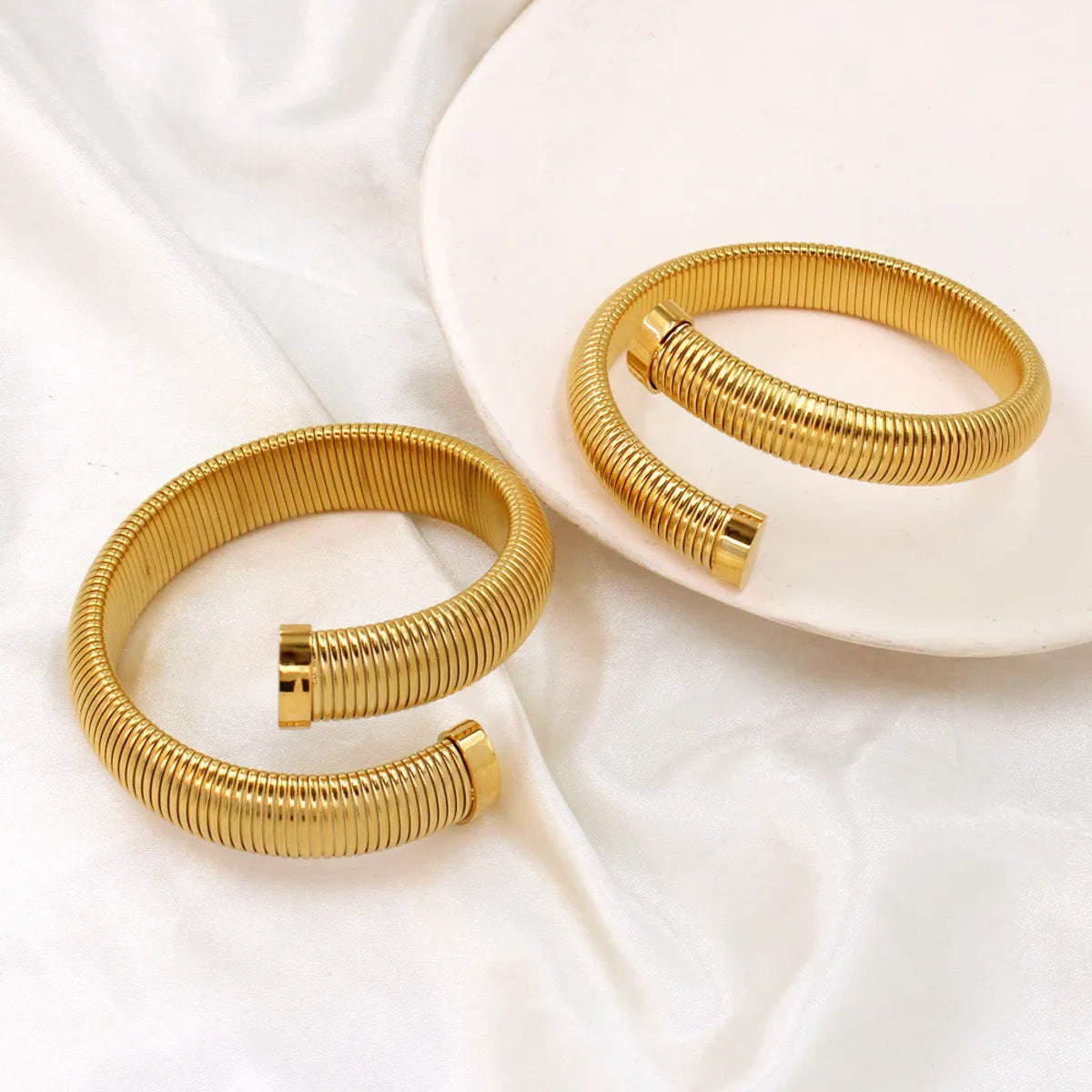 Simple Style Solid Color Stainless Steel Plating 18k Gold Plated Bangle