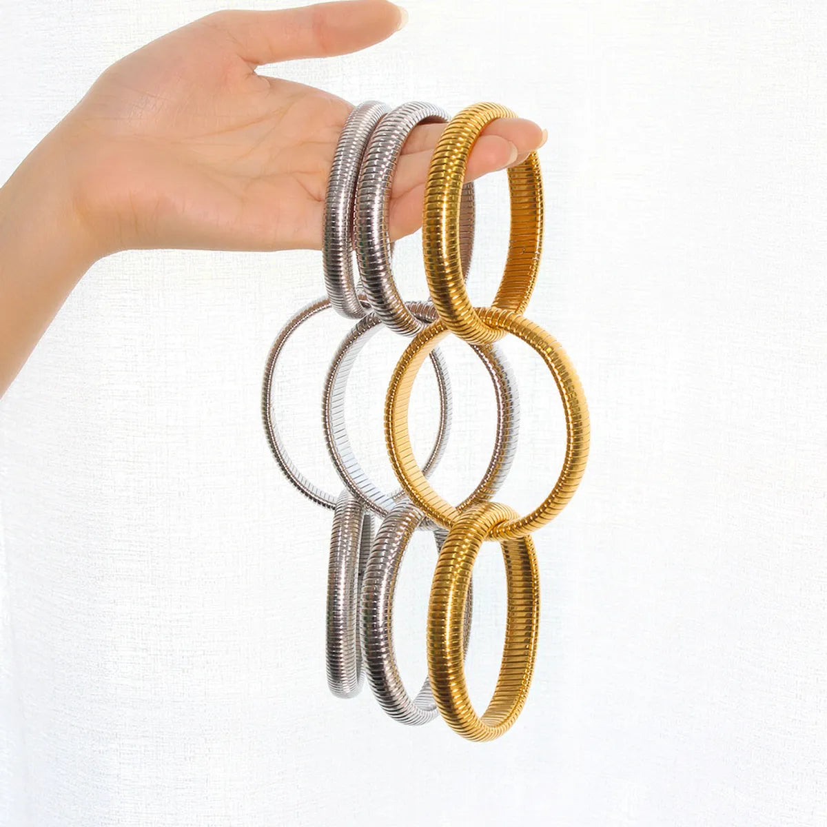 Simple Style Solid Color 304 Stainless Steel 18K Gold Plated Bangle In Bulk