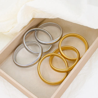 Simple Style Solid Color 304 Stainless Steel 18K Gold Plated Bangle In Bulk