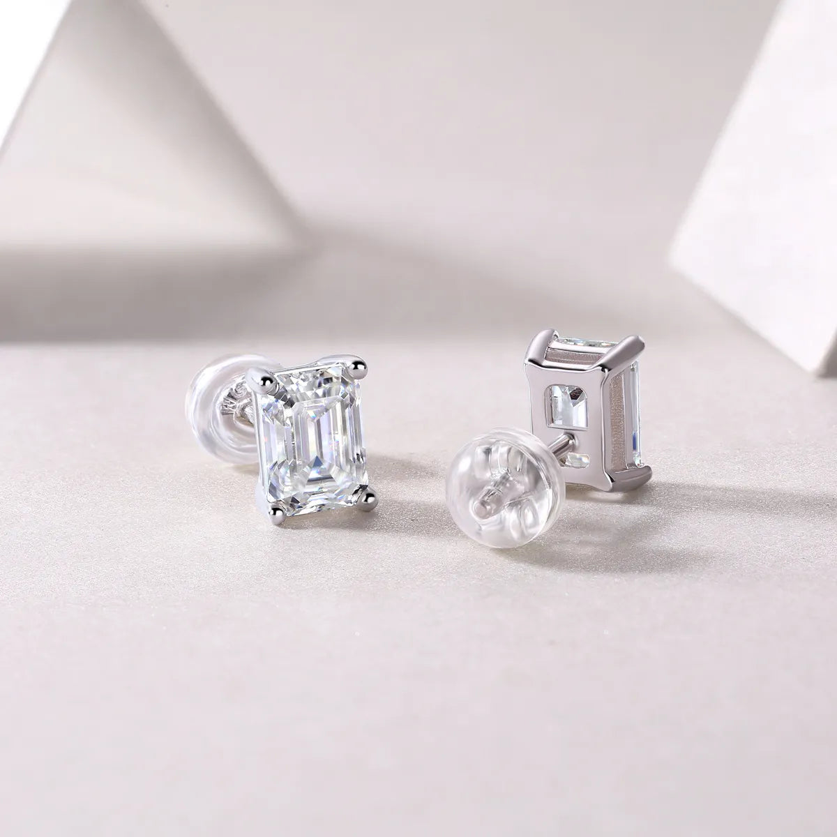 Simple Style Solid Color Sterling Silver Inlay Moissanite Ear Studs