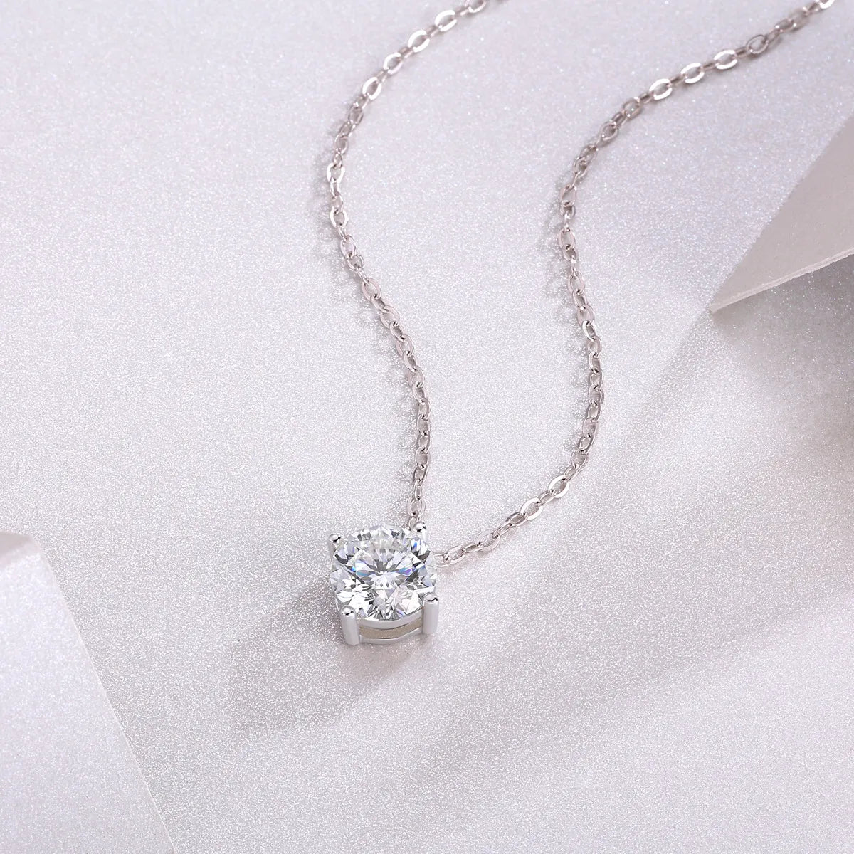 Simple Style Solid Color Sterling Silver Inlay Moissanite Pendant Necklace