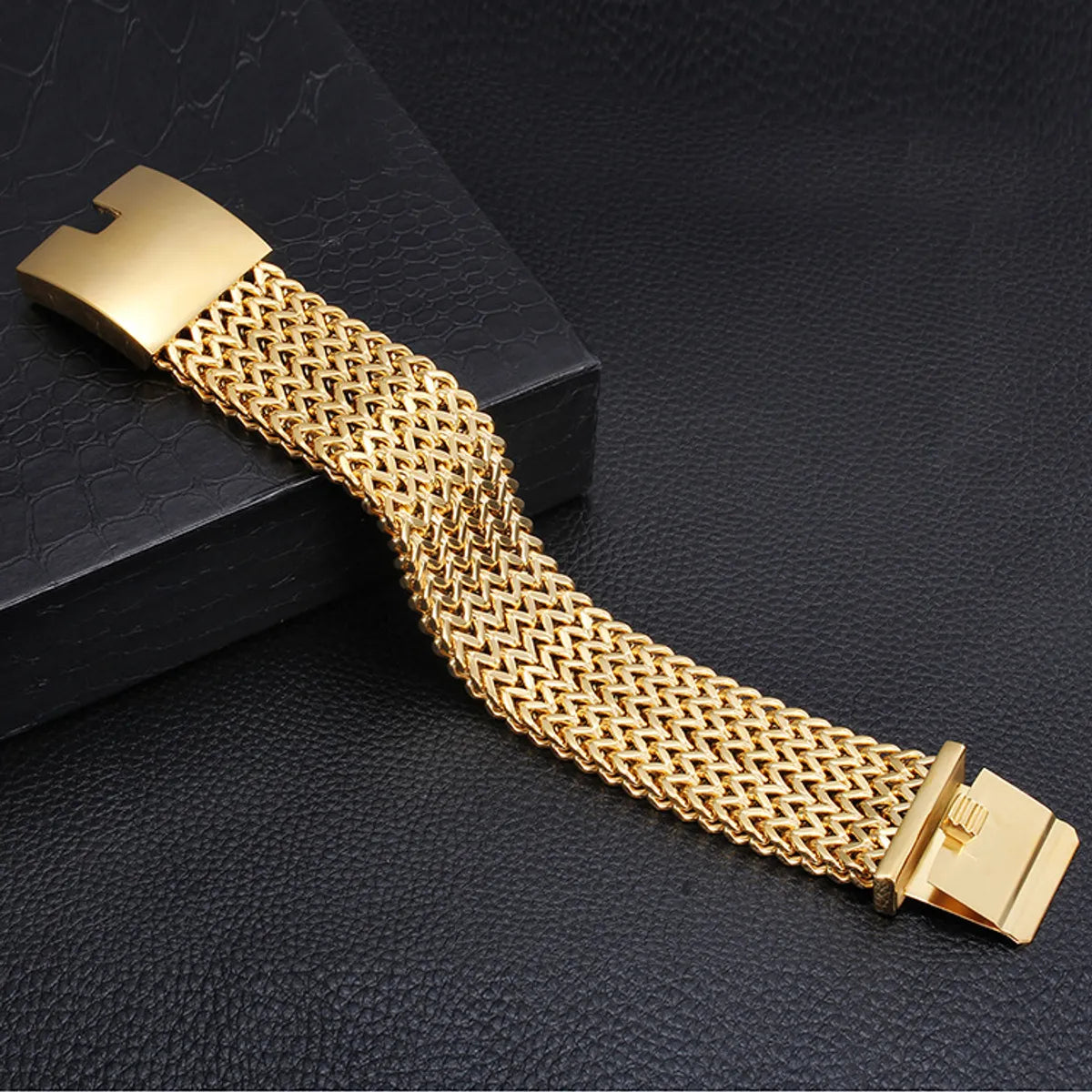 Simple Style Solid Color Titanium Steel Plating 18k Gold Plated Men's Bracelets