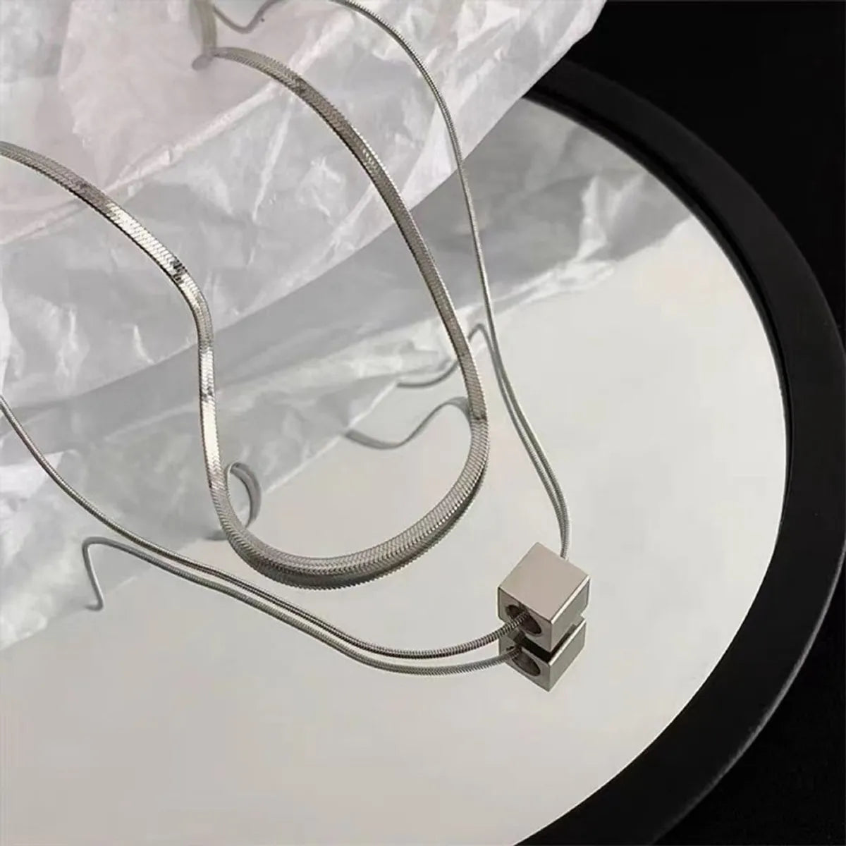 Simple Style Solid Color Titanium Steel Polishing Layered Necklaces