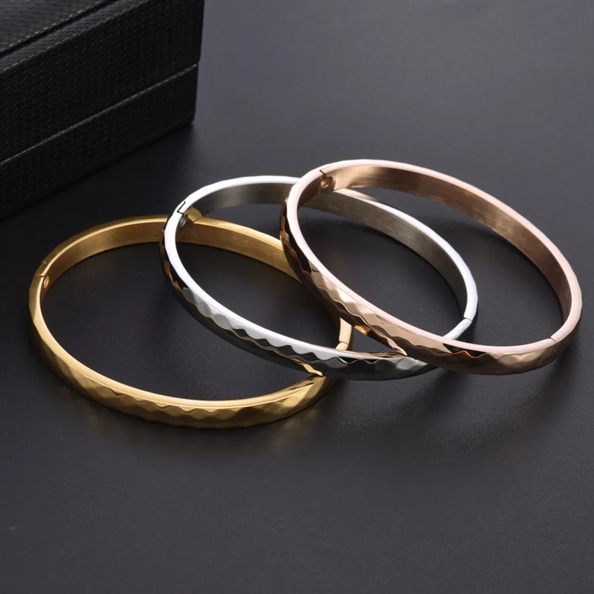 Simple Style Solid Color Titanium Steel Polishing Plating Bangle