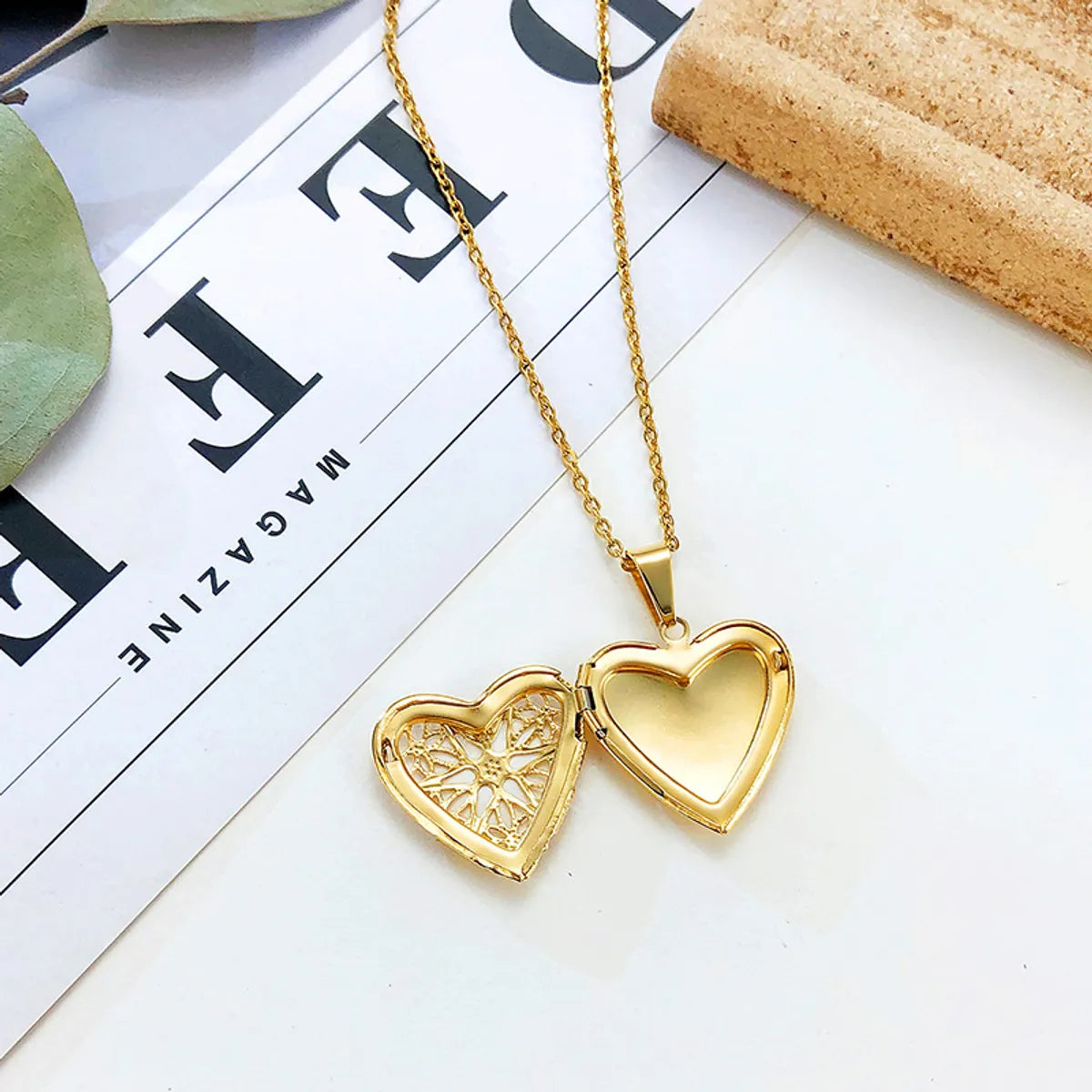 Simple Style Star Heart Shape Stainless Steel Plating Hollow Out Gold Plated Pendant Necklace Locket Necklace