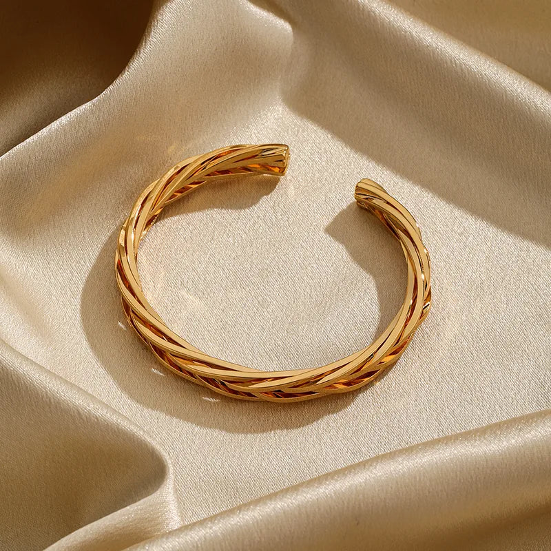 Simple Style Streetwear Solid Color Copper Twist Plating Metal 18k Gold Plated Cuff Bracelets