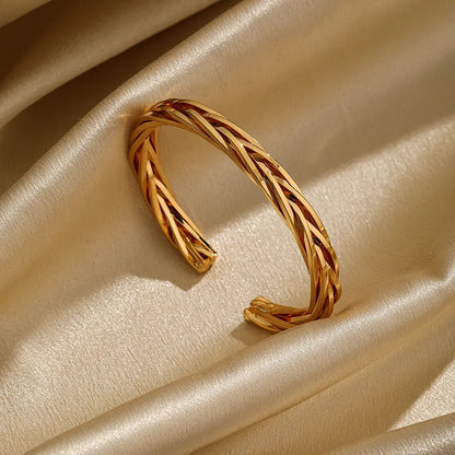 Simple Style Streetwear Solid Color Copper Twist Plating Metal 18k Gold Plated Cuff Bracelets