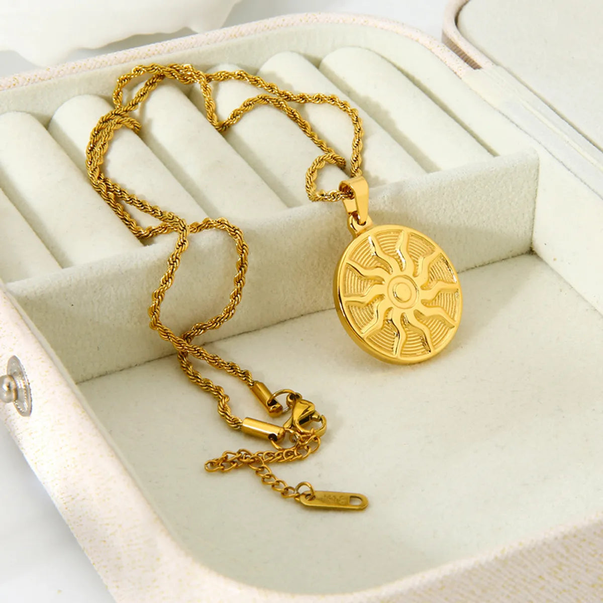 Simple Style Sun Stainless Steel Plating 18k Gold Plated Pendant Necklace