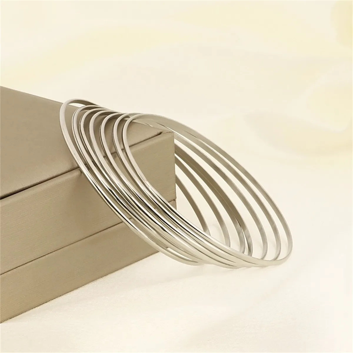 Solid Color Solid Color 304 Stainless Steel 18K Gold Plated Bangle In Bulk