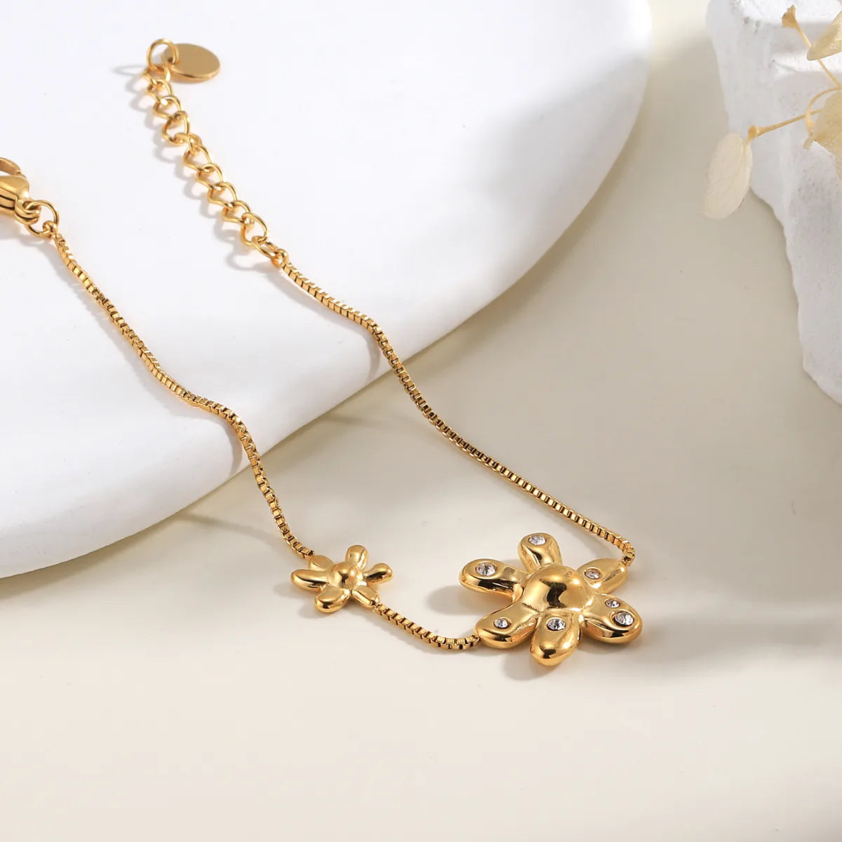 Elegant Streetwear Flower 304 Stainless Steel 14K Gold Plated Zircon Bracelets In Bulk