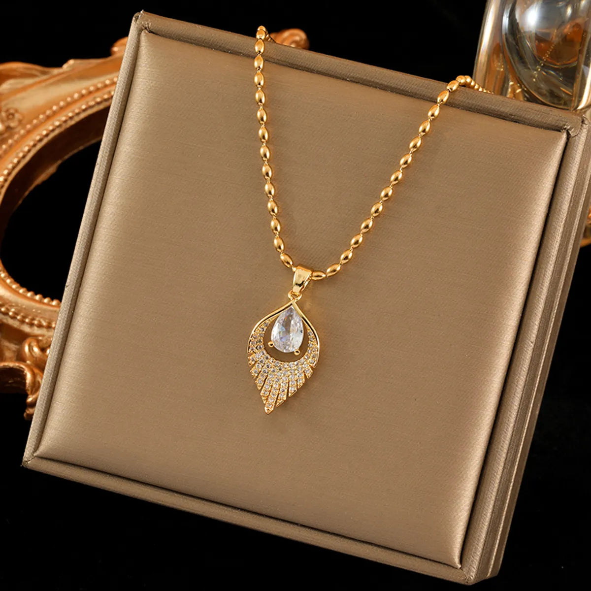 Stainless Steel Copper 18K Gold Plated Simple Style Eye Inlay Zircon Pendant Necklace