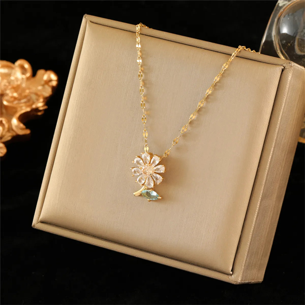 Stainless Steel Copper 18K Gold Plated Simple Style Plating Inlay Flower Zircon Pendant Necklace