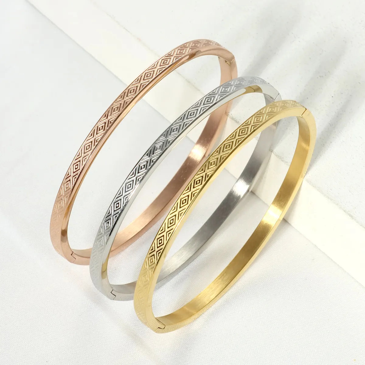 Stainless Steel Ig Style Elegant Simple Style Geometric Letter Electrocardiogram Plating Carving Bangle