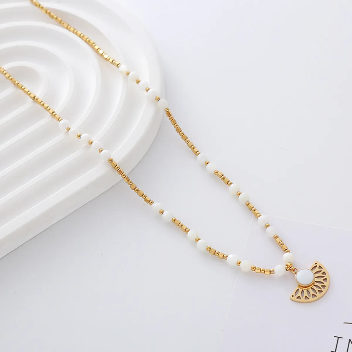 Stainless Steel Moonstone Shell 18K Gold Plated Simple Style Classic Style Color Block Beaded Plating Necklace