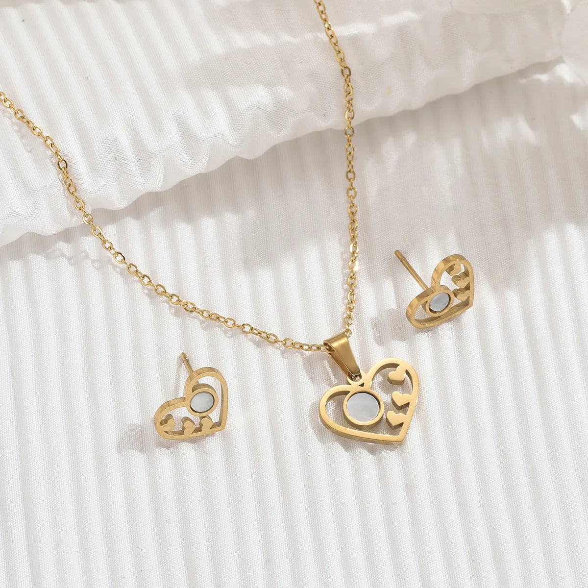 Stainless Steel Shell 14K Gold Plated Elegant Heart Shape Inlay Shell Jewelry Set