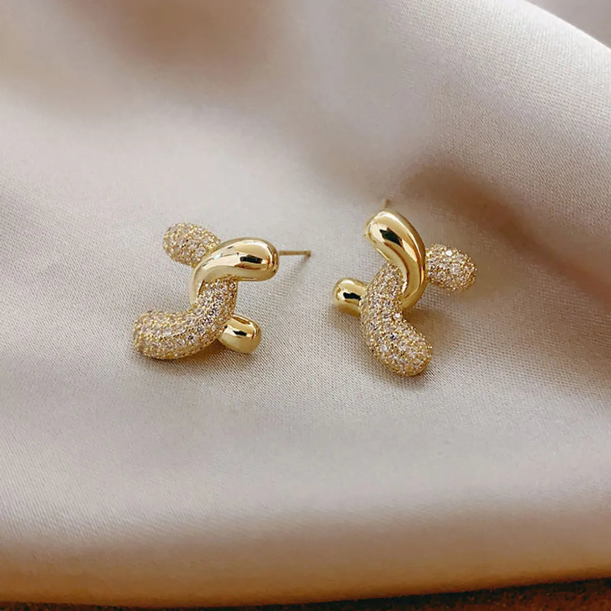 1 Pair Vintage Style Simple Style C Shape Solid Color Inlay Alloy Rhinestones Ear Studs