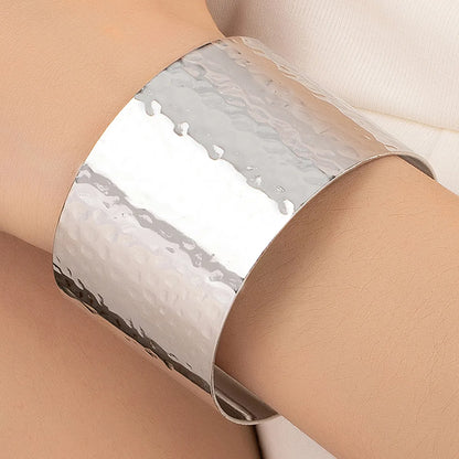 Streetwear Irregular Snakeskin Alloy Ferroalloy Plating Silver Plated Unisex Bangle