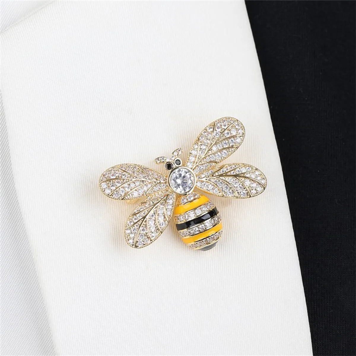 Sweet Bee Alloy Plating Inlay Rhinestones Women'S Brooches